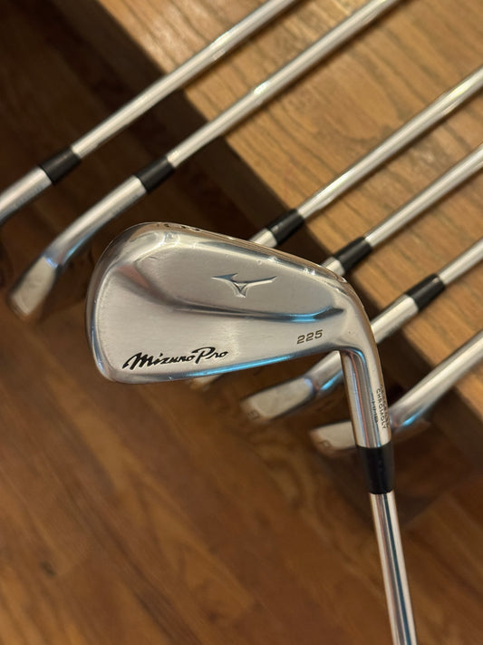 Mizuno Pro 225 Iron Set (4-PW) / Dynamic Gold 120 S300 shafts (stiff)