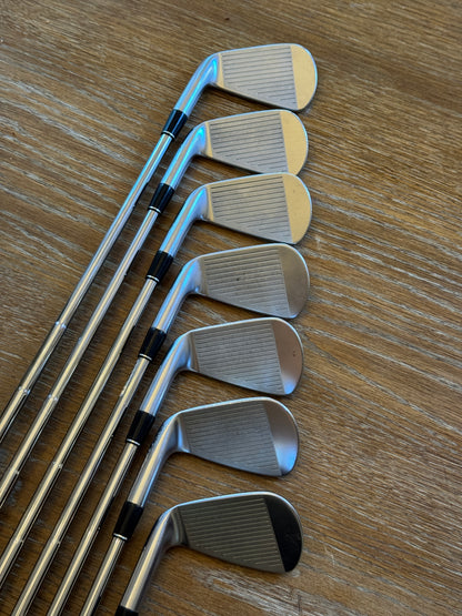Srixon ZXi7 Forged ‘25 Iron Set (4-PW) / Dynamic GOLD MID 115 S300 shafts (stiff)