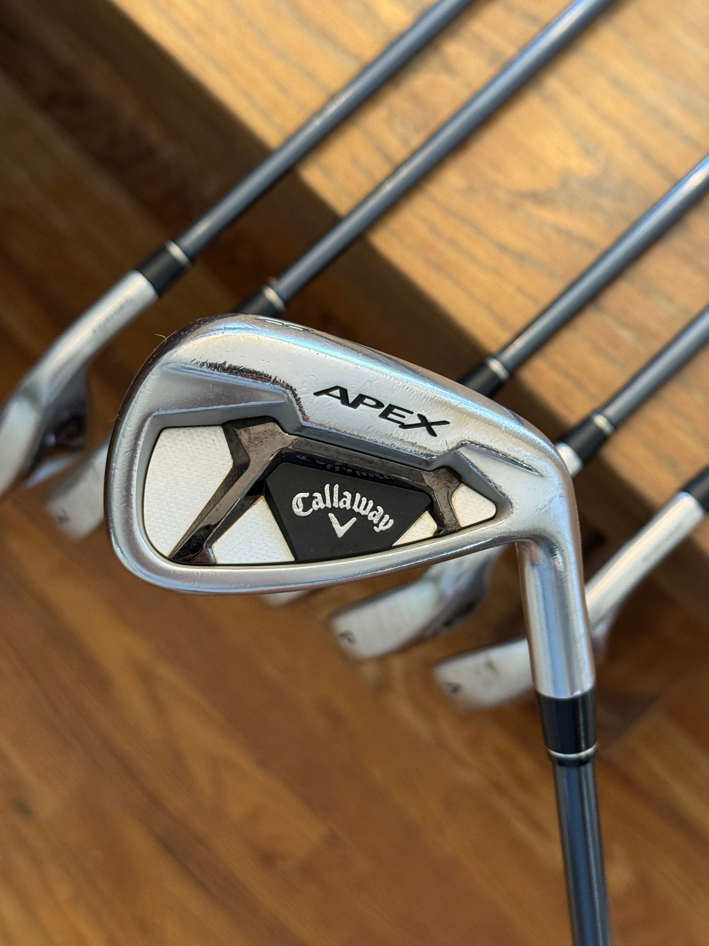 Callaway Apex 21 Iron Set (6-GW) / UST Mamiya Recoil Dart F2 75 shafts (senior)