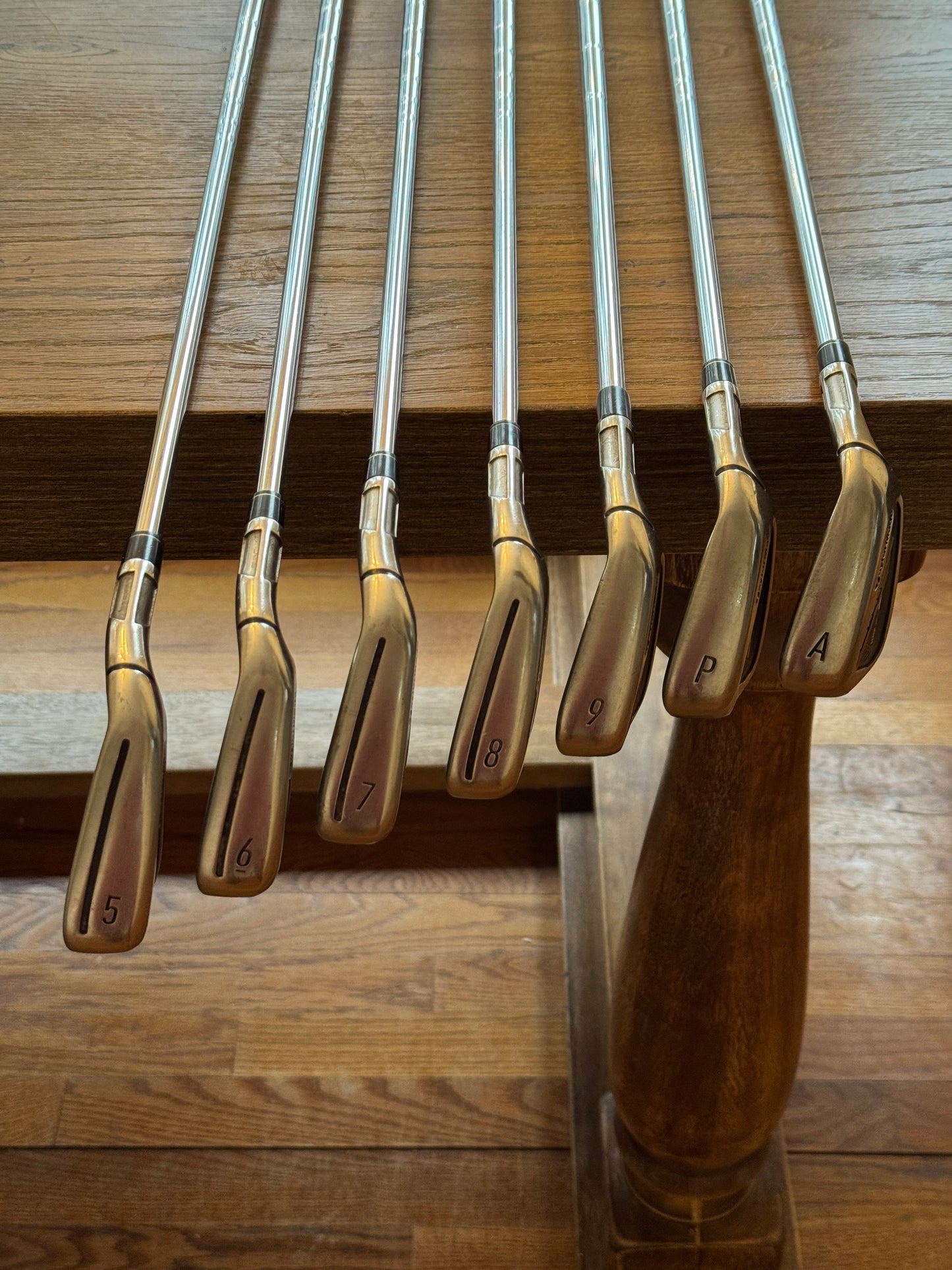 Taylormade Sim2 Max Iron Set (5-AW) / KBS Max MT 85R shafts (regular)