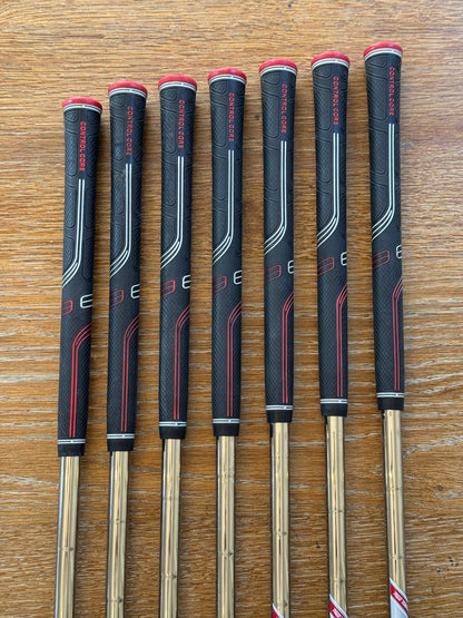 Titleist 718 AP1 Iron Set (4-PW) / AMT Red R300 shafts (regular)