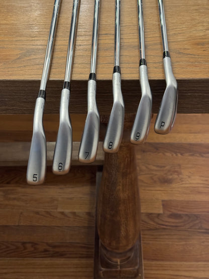 Mizuno JPX 925 Hot Metal Pro (5-PW) / Dynamic Gold 105 S300 shafts (stiff)