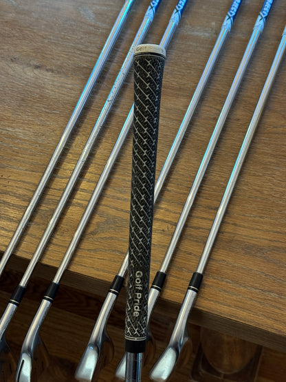 Taylormade P790 Iron Set (4-PW) / Project X 5.5 shafts (regular+)