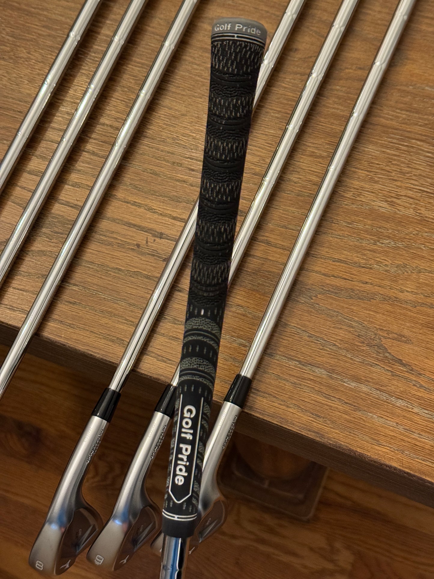 Mizuno JPX 923 Tour Iron Set (4-PW) / Dynamic Gold S300 shafts Stiff