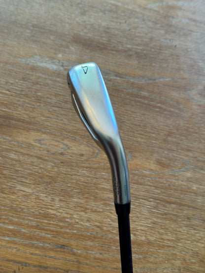 Mizuno JPX 925 Hot Metal Pro 4-iron / UST Mamiya Concept 90 F5 shaft (xtra stiff)