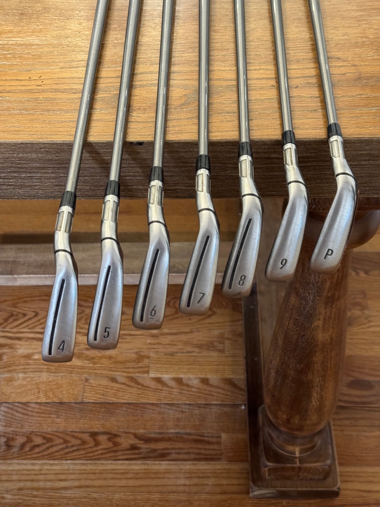 Taylormade Stealth Iron Set (4-PW) / Steelfiber i125 X shafts (xtra stiff)