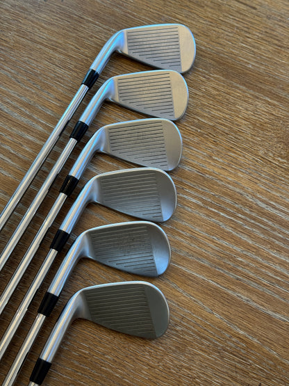 Mizuno JPX 921 Forged Iron Set (5-PW) / N.S. Pro 950 GH R shafts (regular)