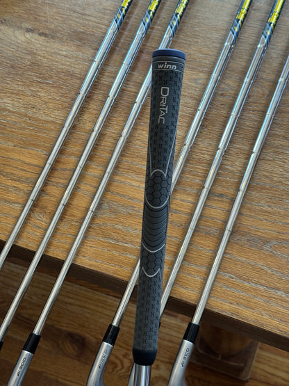 Callaway Apex AI300 Iron Set (4-PW) / Dynamic Gold MID 115 shafts (stiff)