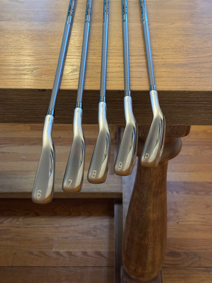Mizuno JPX 923 Iron Set (6-PW) / Fujikura Pro 95 R shafts (regular)