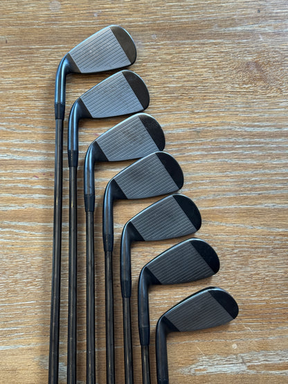 Mizuno JPX 925 Hot Metal Black Iron Set (5-GW) / KBS Lite Tour 95g R shafts (regular)