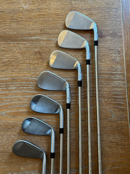 Taylormade Qi Iron Set LH (5-AW) / KBS Max MT 85 R shafts (regular)